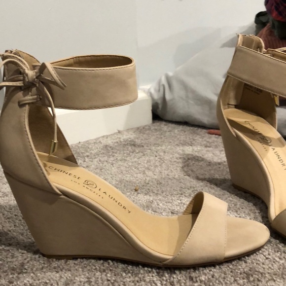 Nude Chinese Laundry wedges 7.5 size - Picture 3 of 4